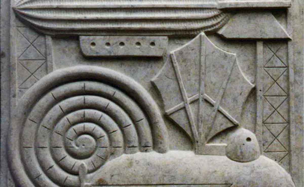Reliefs im Art-Deco-Stil