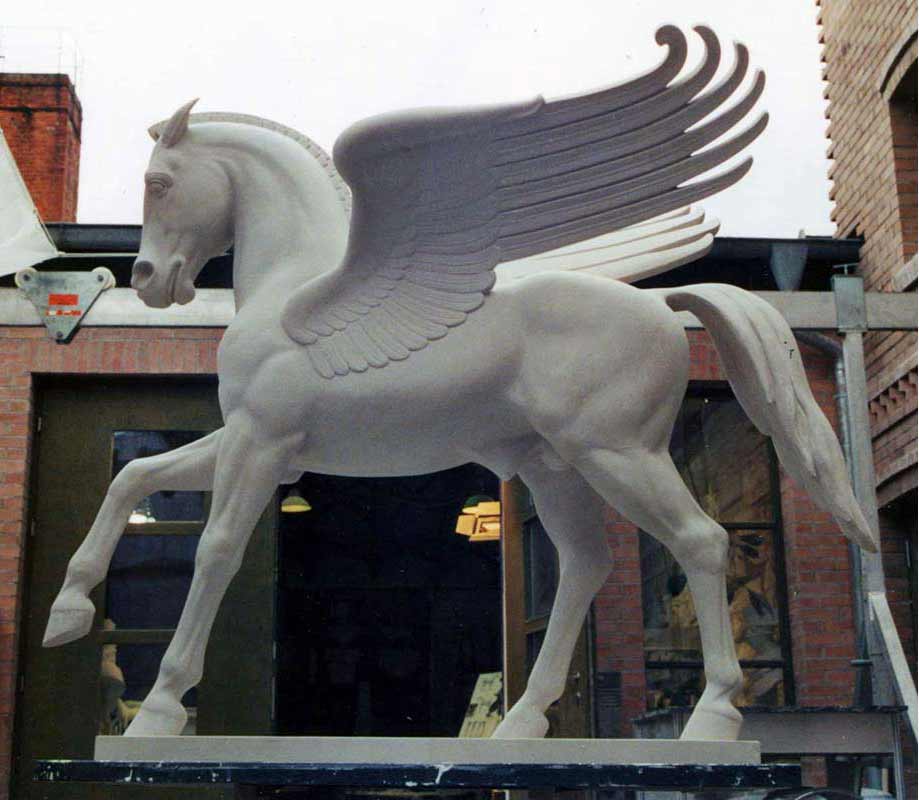 011-Skulpturenfundus-Pegasus fertiger-Gipsabguss-cut