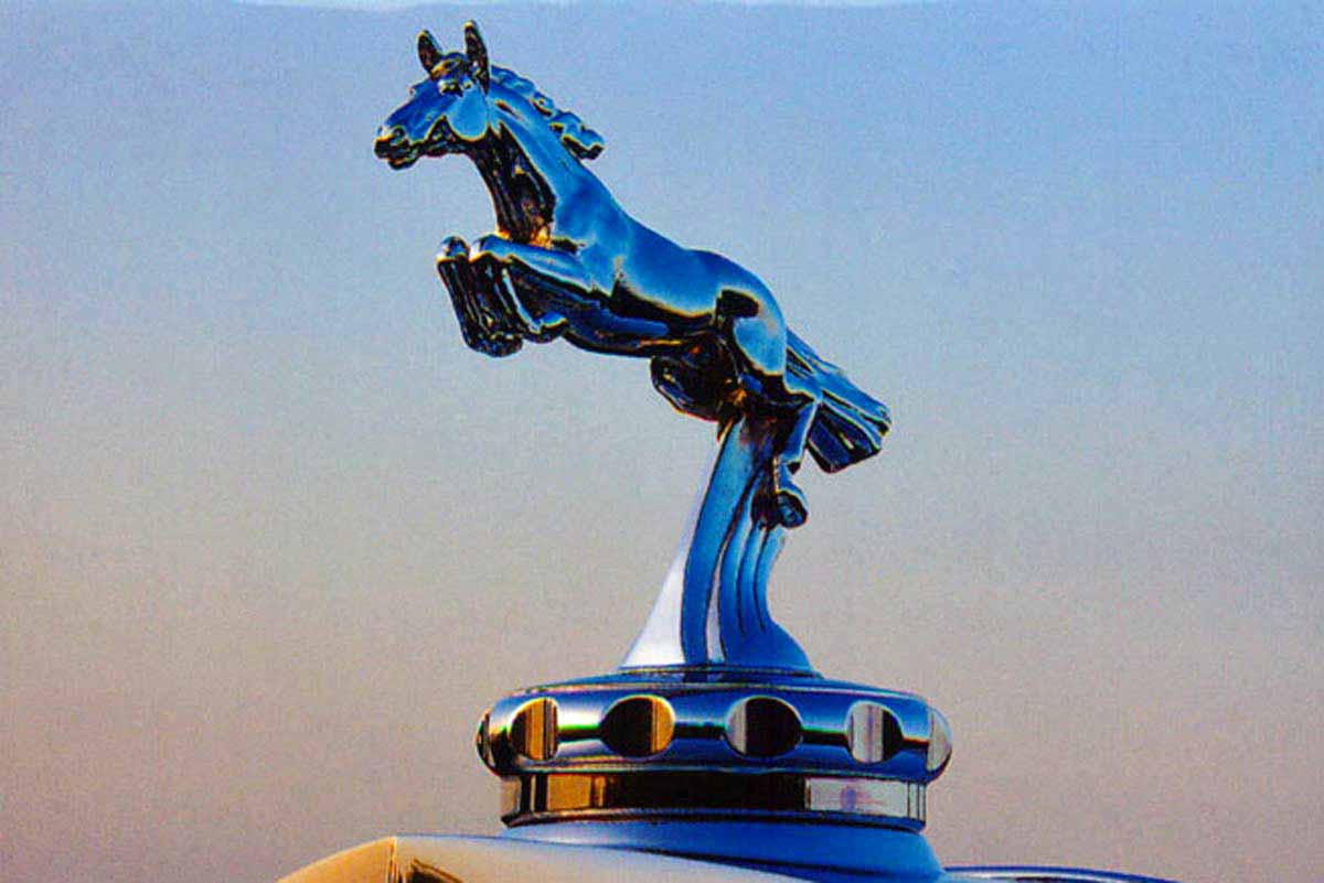 4-Skulpturenfundus-Mercedes-Endzustand-Kuehlerfigur-cut
