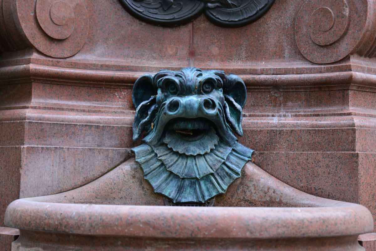 Skulpturenfundus-Reliefs-&-Ornamente-Wasserspeier-Lessingdenkmal-2