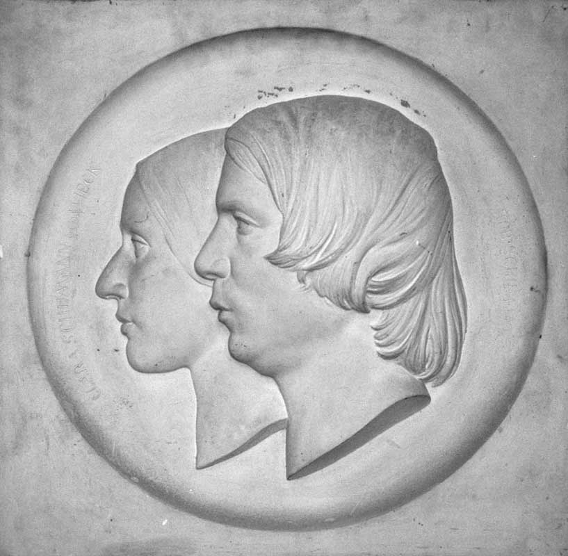 Skulpturenfundus-Robert-&-Clara-Schumann-Reliefs-&-Ornamente-von-Ernst-Rietschel-cut